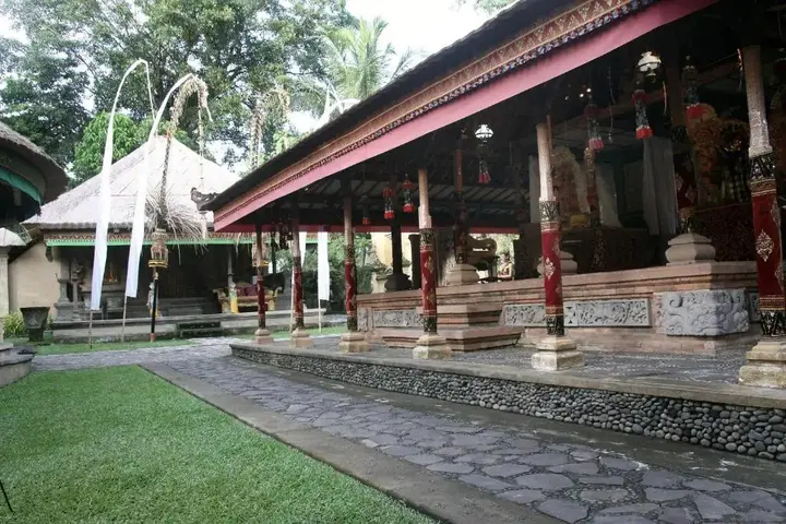 Табанан: Puri Taman Sari