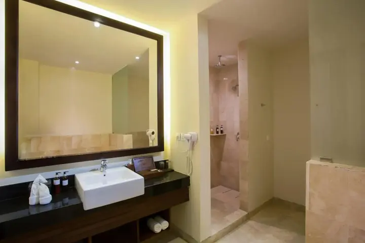 Убуд: Ubud Village Hotel