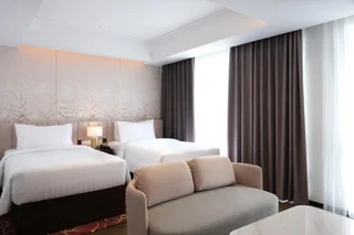 Legok: Atria Hotel Gading Serpong