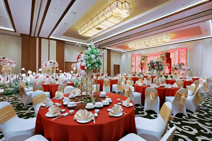 Legok: Atria Hotel Gading Serpong