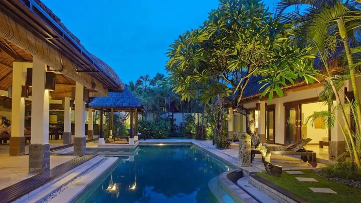 Кута: The Maya Seminyak Villas