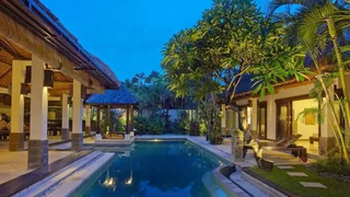 Кута: The Maya Seminyak Villas