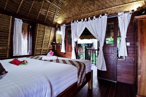 Alam Nusa Bungalow Huts & Spa — фото 4