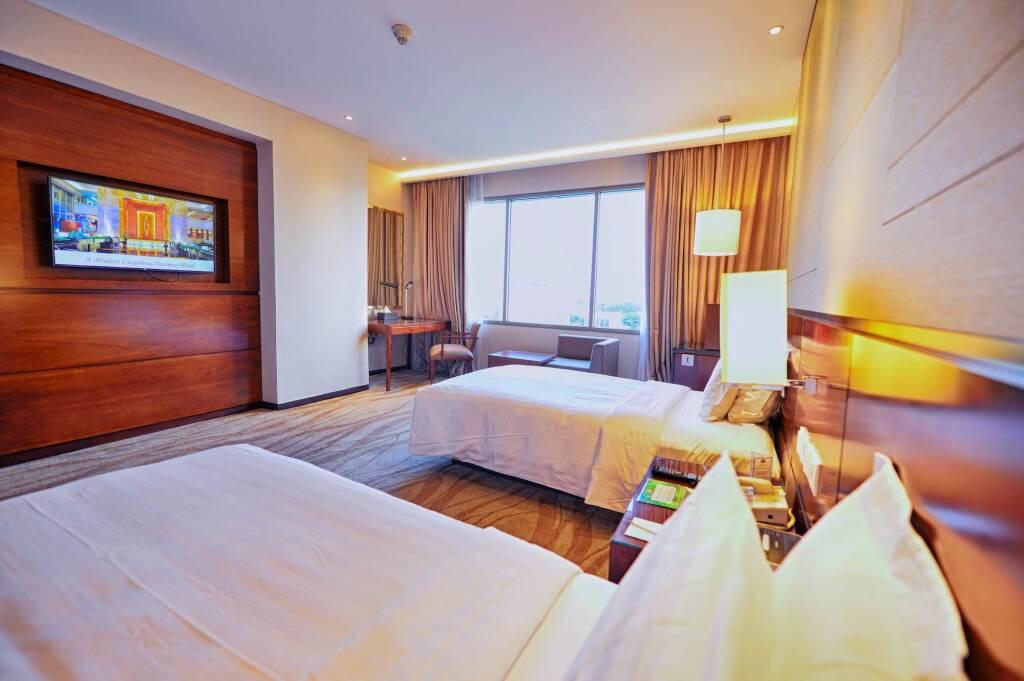 Семаранг: Gumaya Tower Hotel Semarang