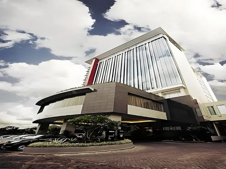 Пеканбару: The Premiere Pekanbaru