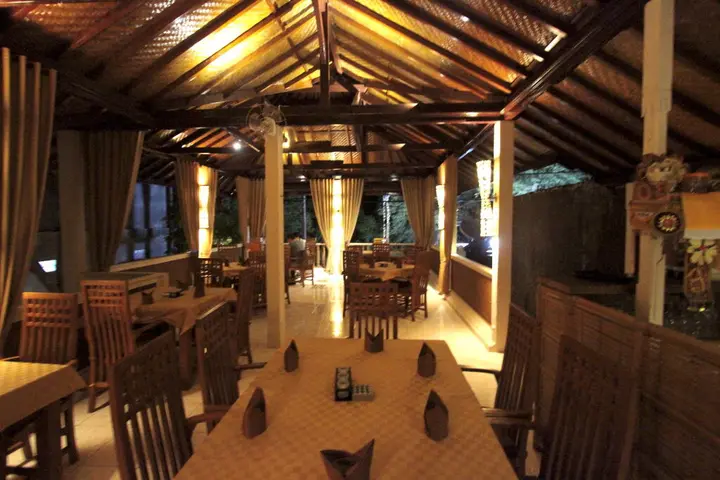 Сукасада: Chonos Hotel Lovina