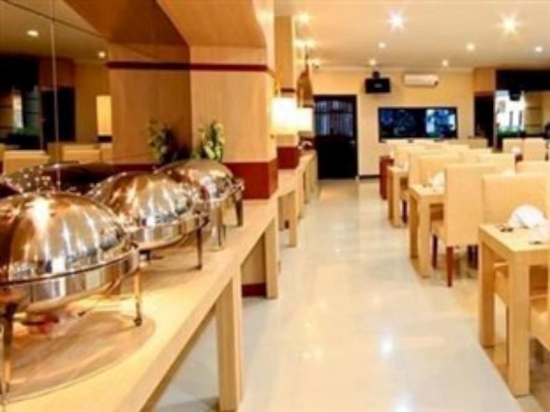 Амбон: Marina Hotel