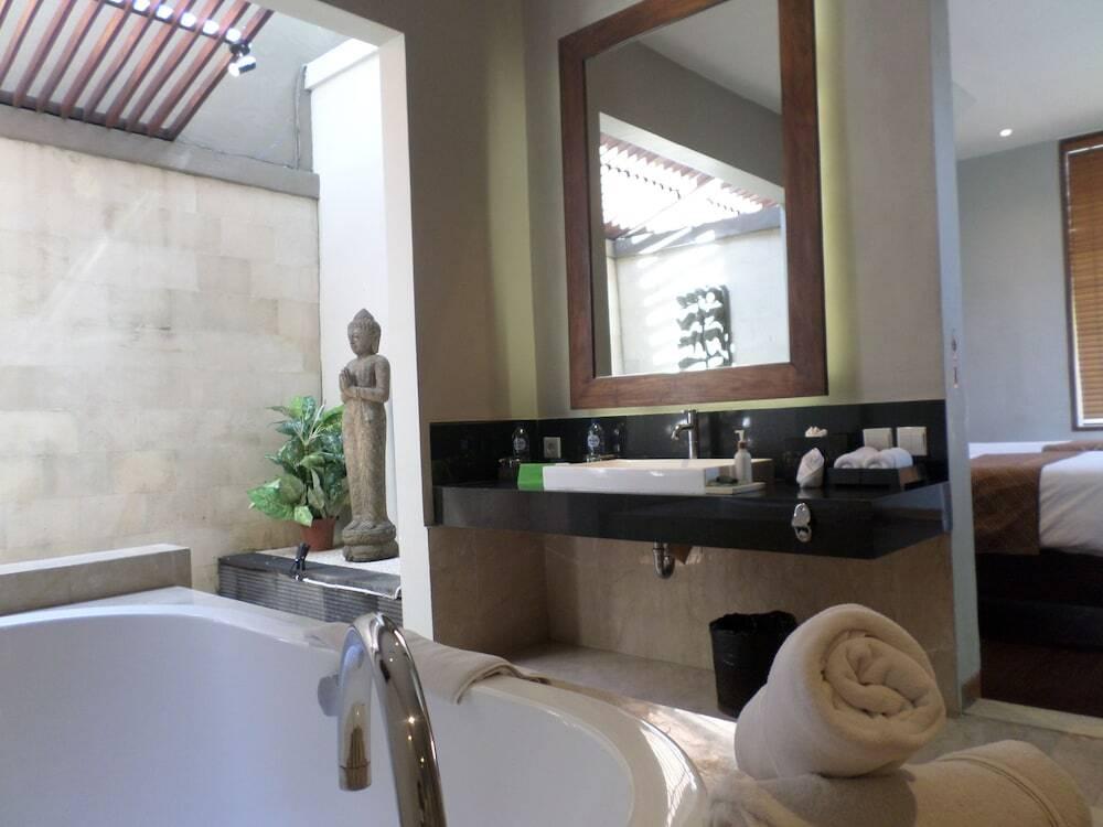 Чангу: The Akasha Seminyak Bali Luxury Villas