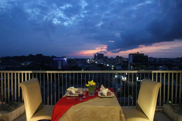 Семаранг: @HOM Simpang Lima Semarang