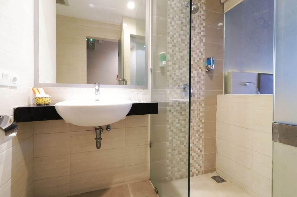 Боджонегоро: Dewarna Hotel & Convention