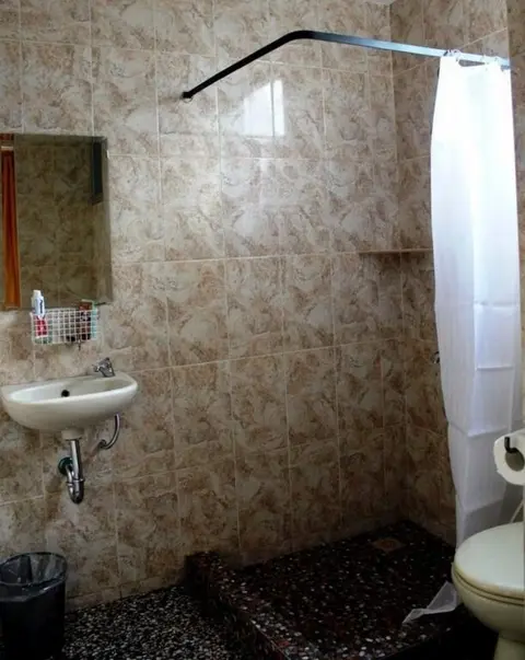 Депок: Oasis Studio Hotel Dua Male Only Hotel