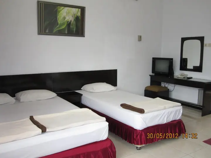 Маланг: Hotel Santosa