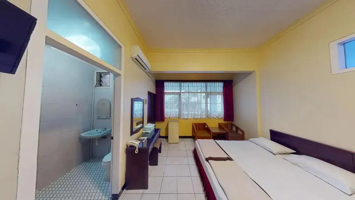 Маланг: Hotel Santosa