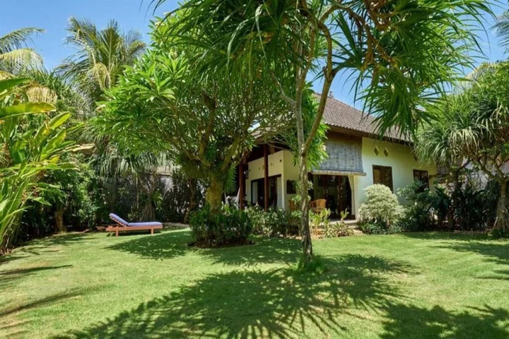 Бунутан: Villa Adi