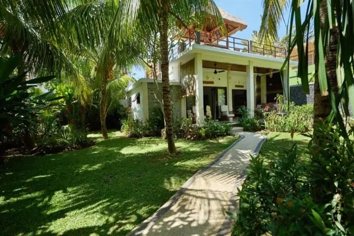 Бунутан: Villa Adi