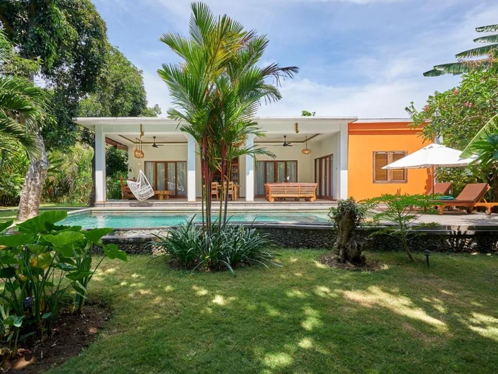 Бунутан: Villa Adi