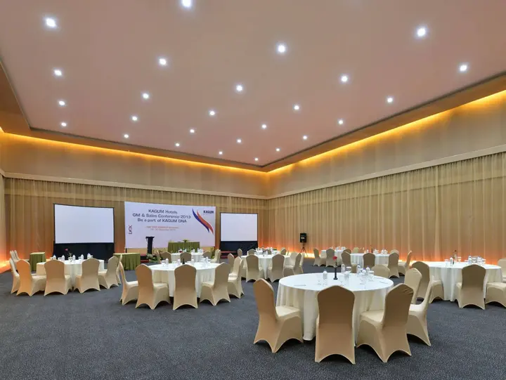 Семаранг: Oak Tree Emerald Hotel & Conventions Semarang