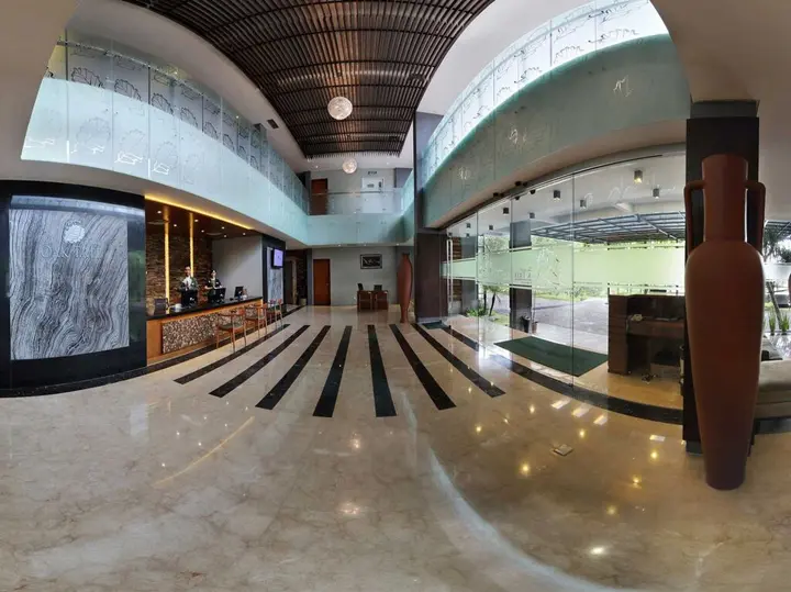 Семаранг: Oak Tree Emerald Hotel & Conventions Semarang