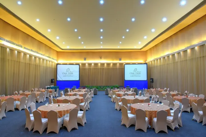 Семаранг: Oak Tree Emerald Hotel & Conventions Semarang