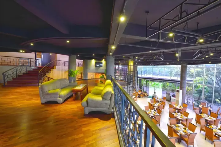 Семаранг: Oak Tree Emerald Hotel & Conventions Semarang