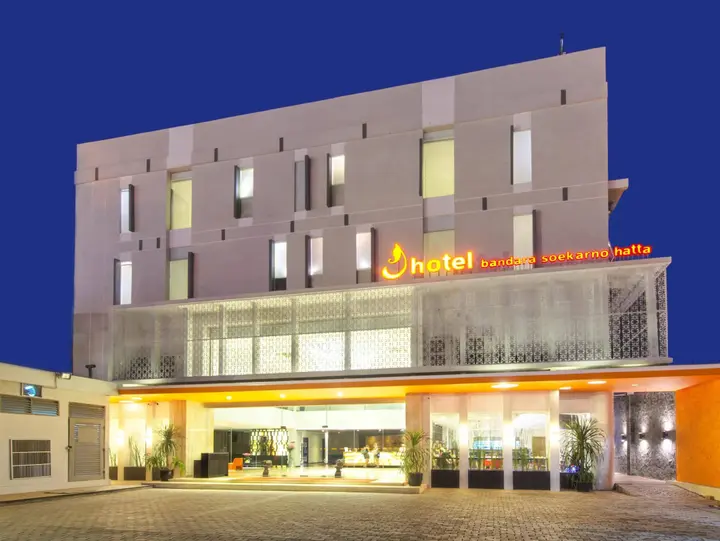 Тангеранг: J Hotel Bandara Soekarno Hatta