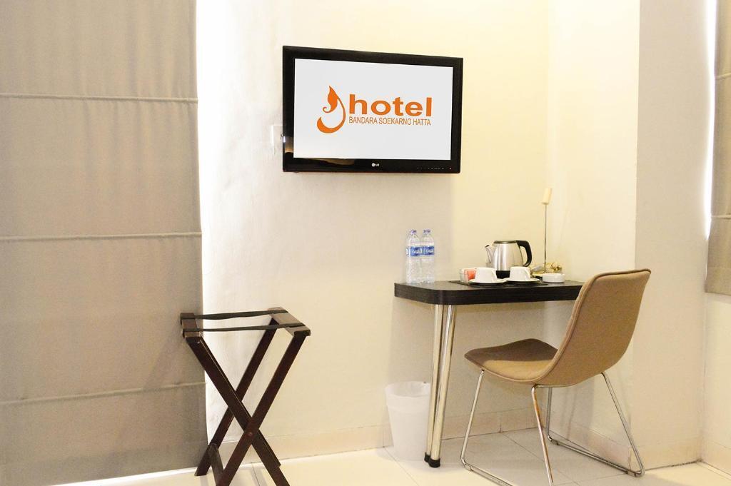 Тангеранг: J Hotel Bandara Soekarno Hatta