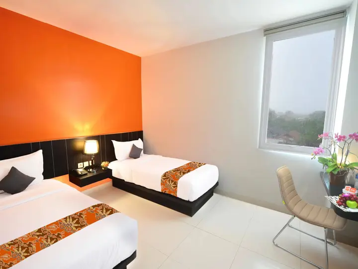 Тангеранг: J Hotel Bandara Soekarno Hatta