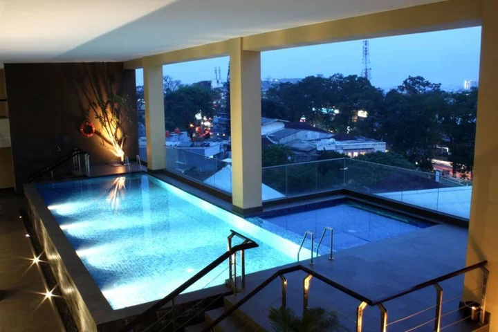 Бандунг: The Luxton Bandung