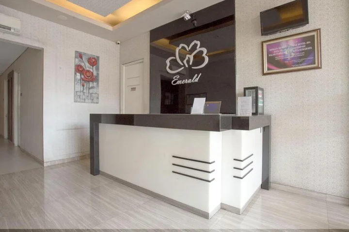 Сурабая: Life Emerald Hotel Surabaya