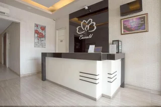 Сурабая: Life Emerald Hotel Surabaya
