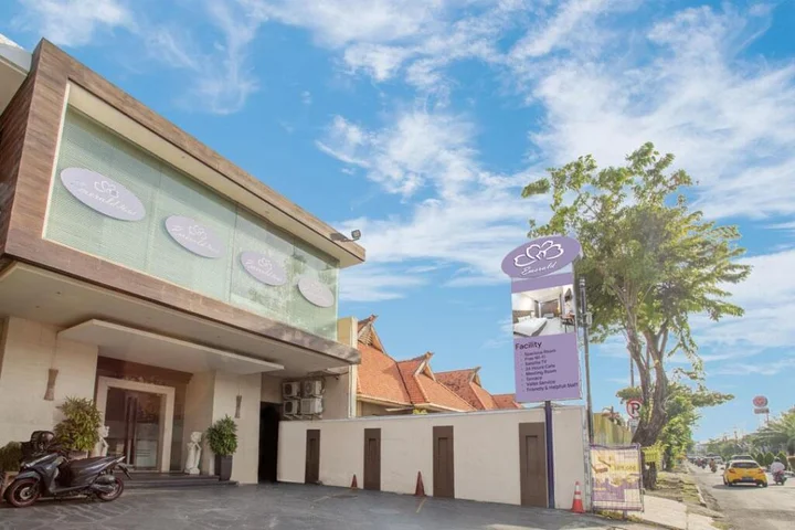 Сурабая: Life Emerald Hotel Surabaya