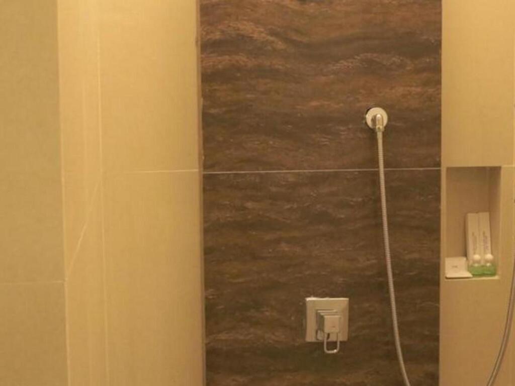 Сурабая: Life Emerald Hotel Surabaya