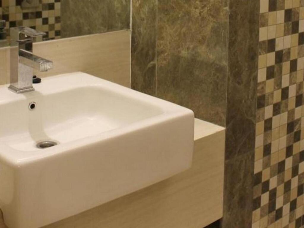 Сурабая: Life Emerald Hotel Surabaya
