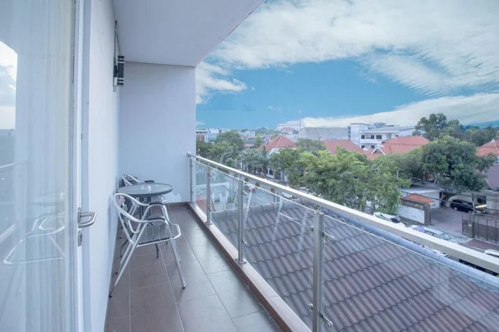Сурабая: Life Emerald Hotel Surabaya
