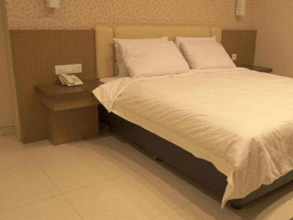 Сурабая: Life Emerald Hotel Surabaya