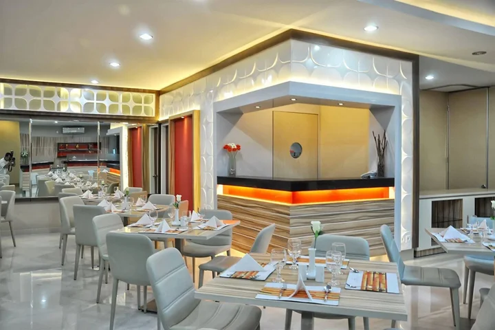 Паданг: Rangkayo Basa Halal Hotel