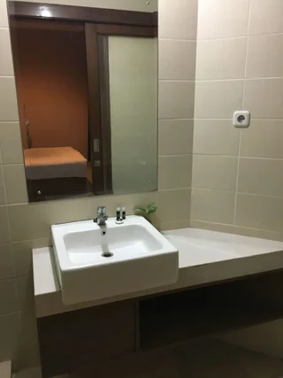 Депок: Votel Viure Hotel