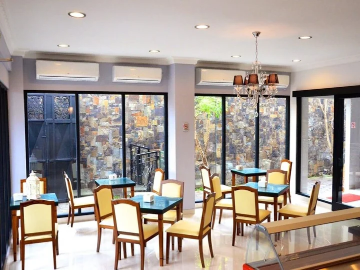 Депок: Votel Viure Hotel