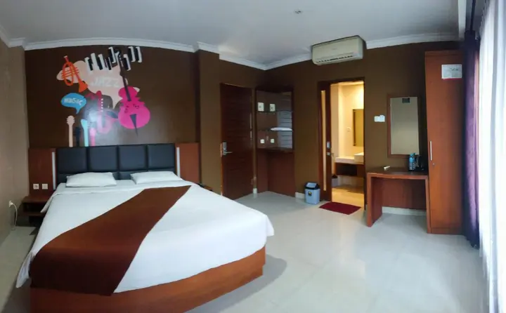 Депок: Votel Viure Hotel
