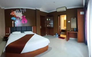 Депок: Votel Viure Hotel