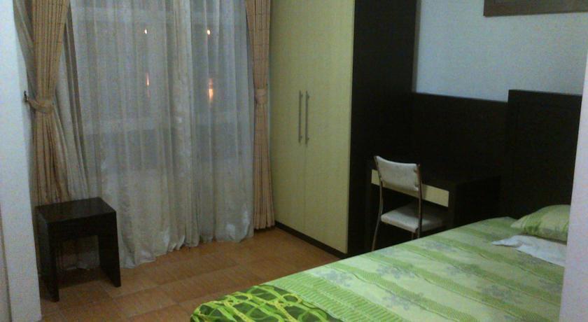 Сурабая: Anion Apartment