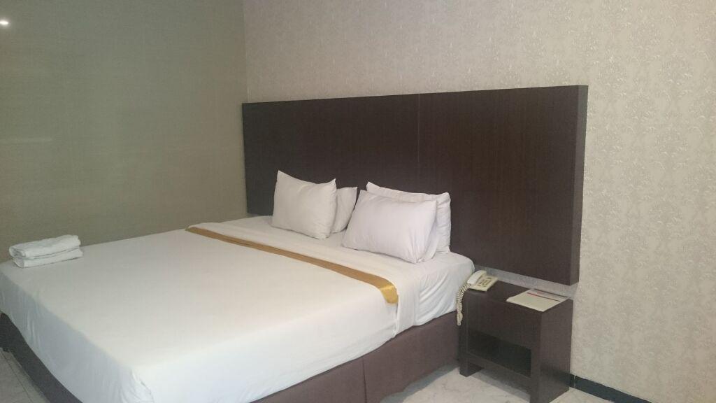Сурабая: Hotel Sinar 2