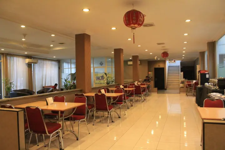 Сидоарджо: Hotel Sinar 3