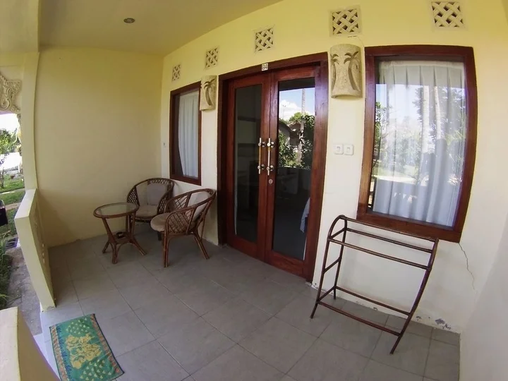 Гили Аир: Satu Tiga Cottage