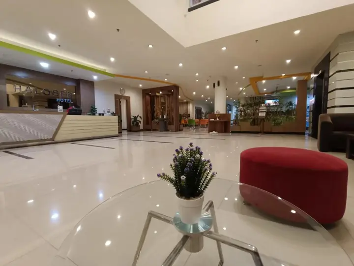 Сурабая: Halogen Hotel