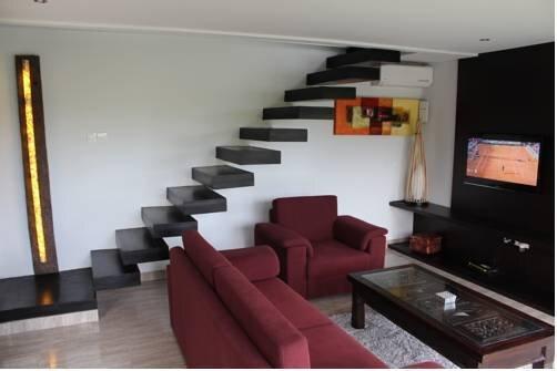 Тегаллаланг: Kenderan Villas