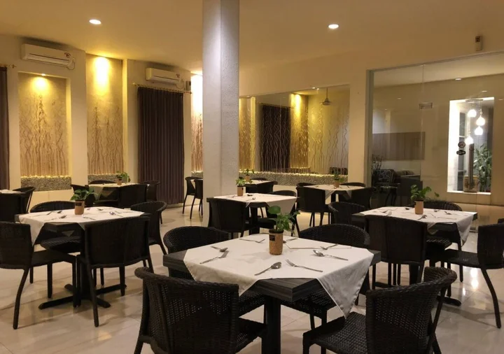 Сурабая: Hotel Sinar 1
