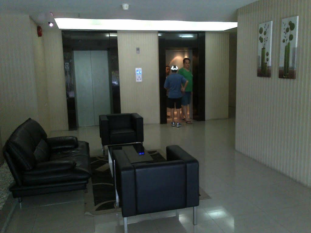 Сурабая: Puncak Permai Surabaya Apartemen unit 1733