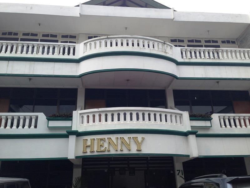 Сурабая: Henny Executive Homestay