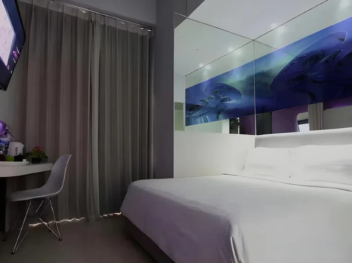 Сурабая: G Suites Hotel by AMITHYA